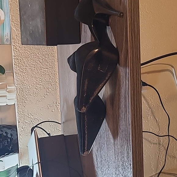 GUCCI. black suede heels, size 36 - Picture 5 of 5